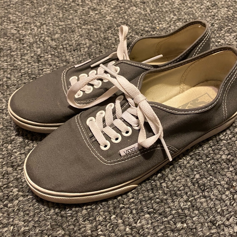 ✨low grey vans👽